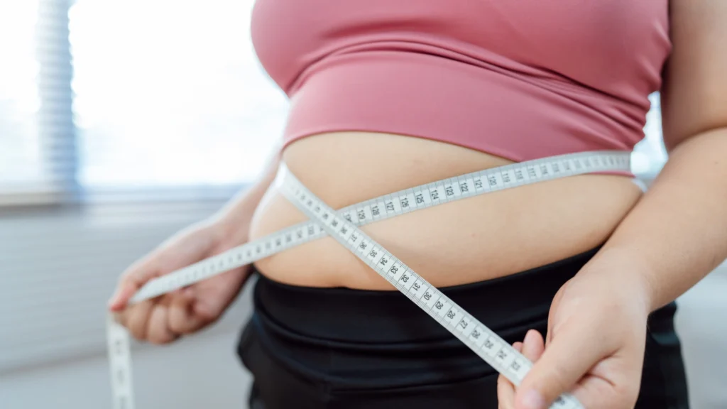 What activates lipolysis and supports the breakdown of stored fat.